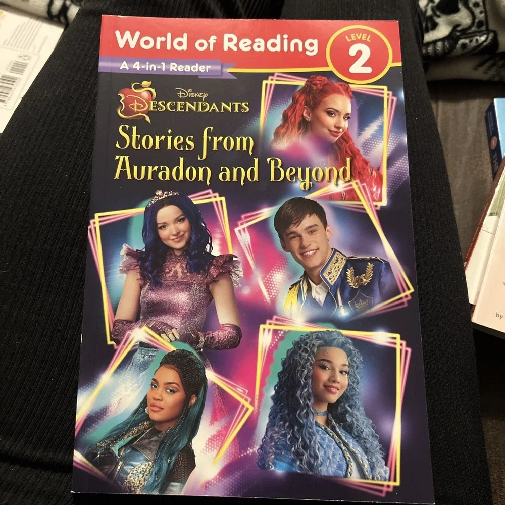 Steve Behling World of Reading: Descendants 4-in-1 Reader: Stories f (Paperback)